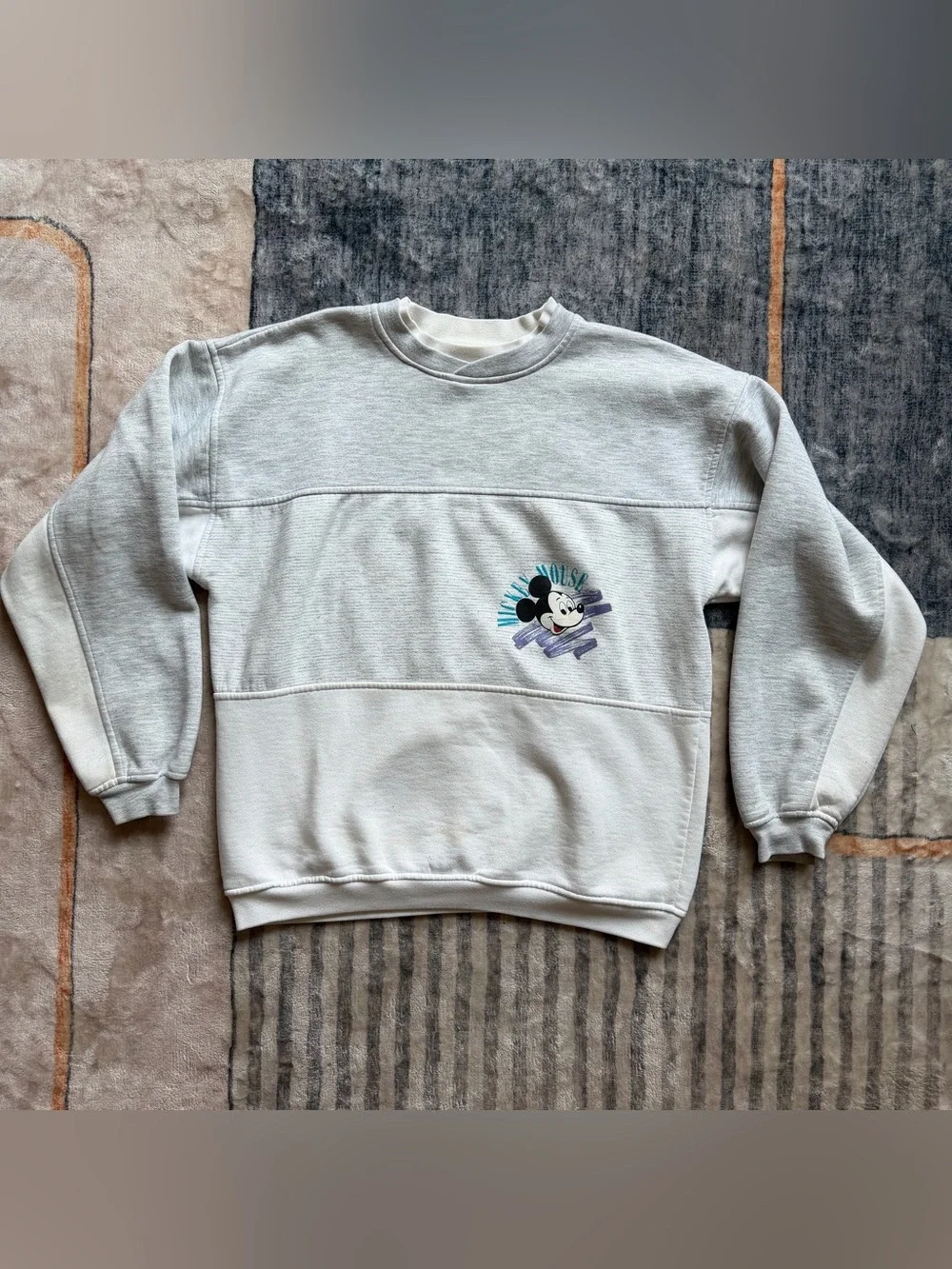 Vintage Disney Light Gray and Off-White Mickey Crewneck Sweatshirt